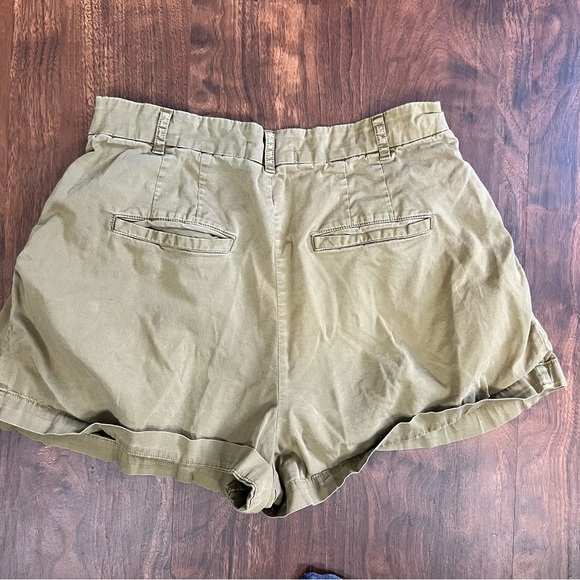 Anthropologie Kelyn Pleated Green Shorts - Picture 5 of 7